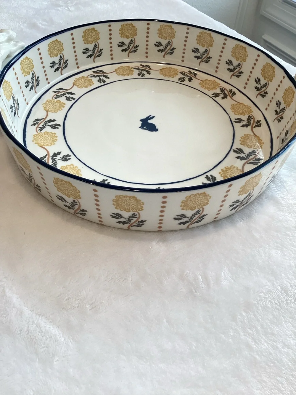Anthropologie Millie Round Baking Dish Stoneware New Farm Rustic Bunny